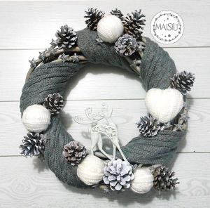Ghirlanda natalizia pigne e lana